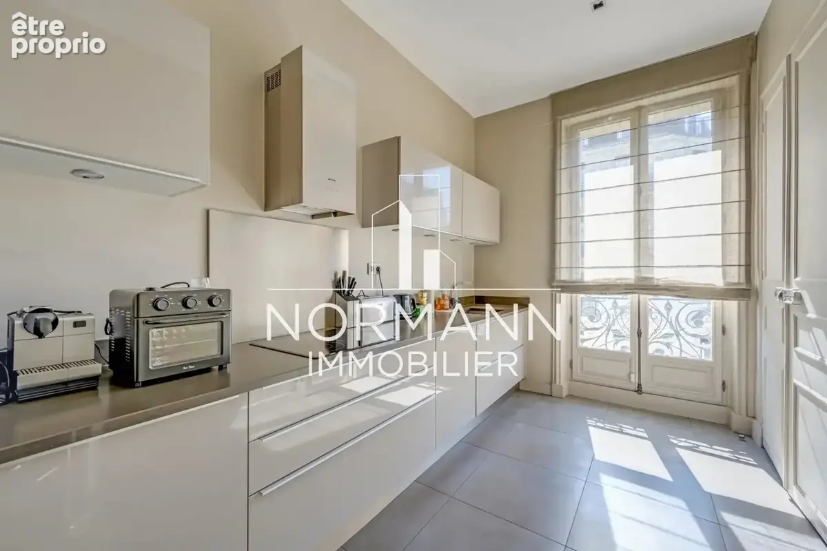 Paris 8 eme - triangle d'or - 2 chambres - refait a neuf - photo 6