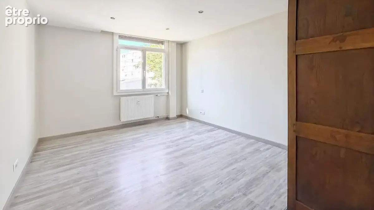 Valence – châteauvert / camille vernet – spacieux t5 rénové avec parking - photo 3