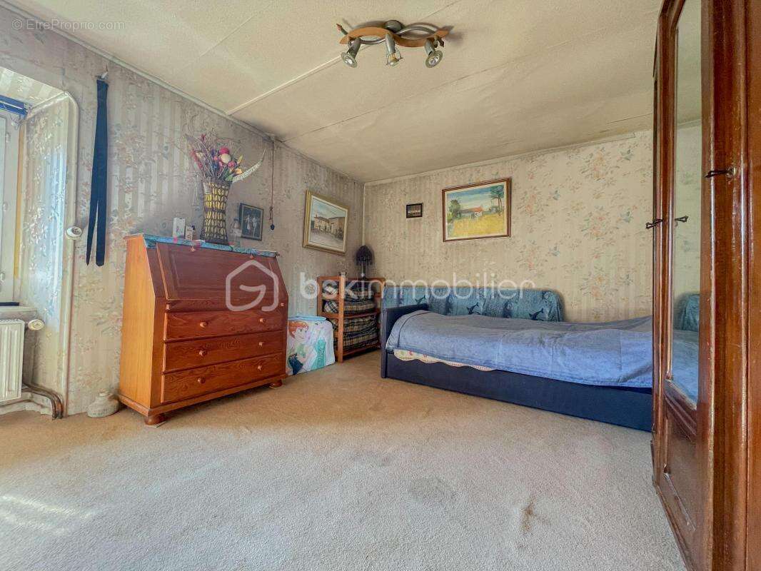 Maison à CHAMPAGNAC-LA-RIVIERE