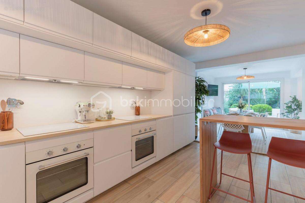INVESTISSEURS  Maison en Co-Living 250m² avec 10 Chambres Louées à des Étudiants - photo 3