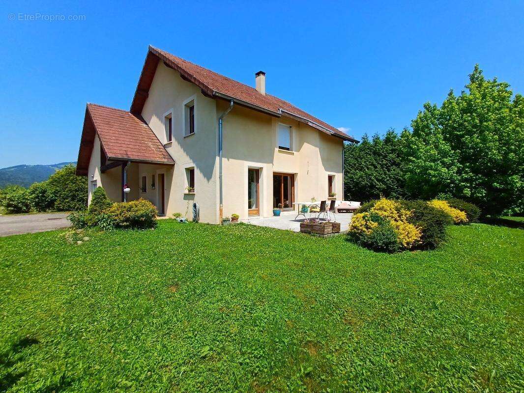 Maison à ENTRE-DEUX-GUIERS