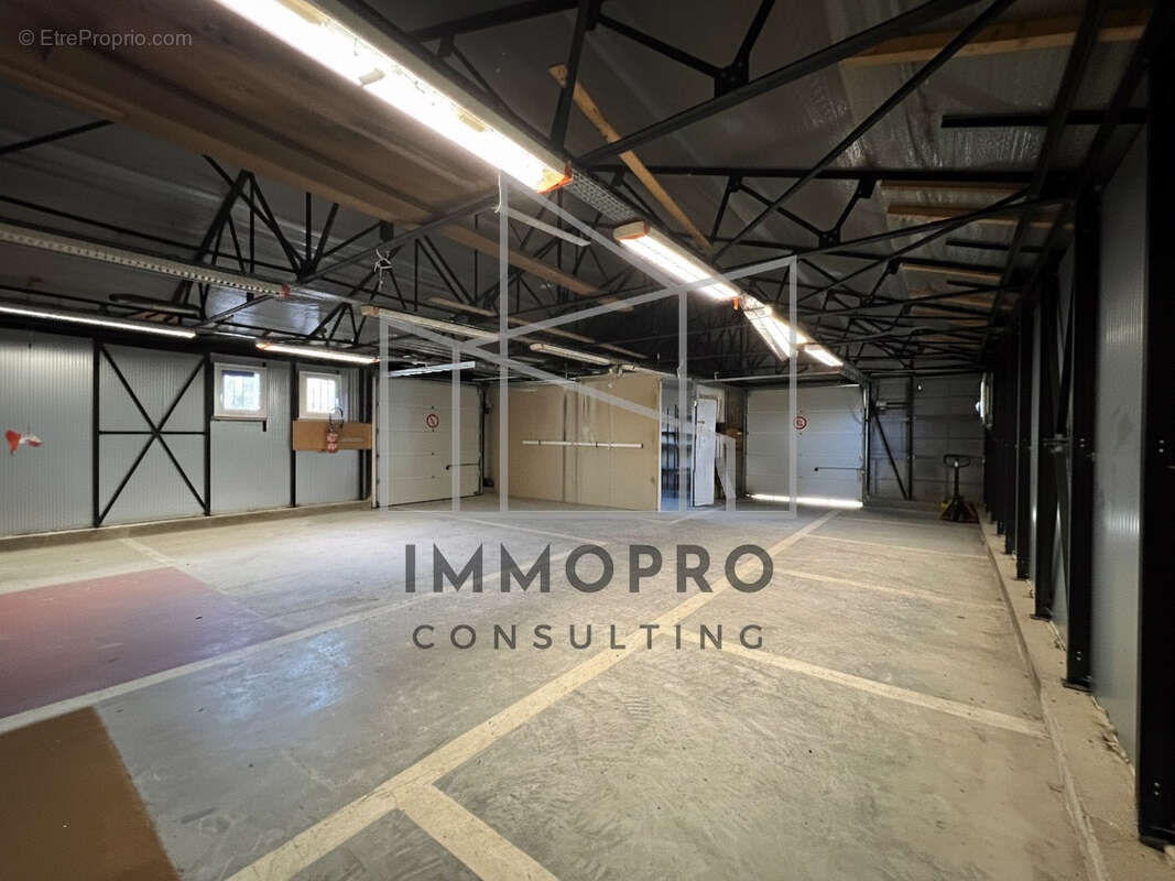 Commerce à VAL-DE-REUIL