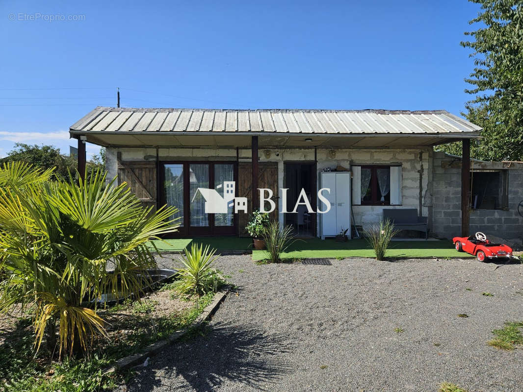 Maison à SAINTE-COLOMBE-LA-COMMANDERIE