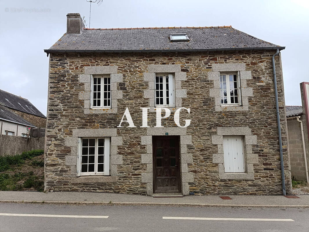 Maison à PLUSSULIEN