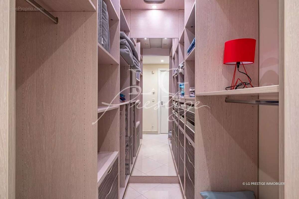 Appartement à MANDELIEU-LA-NAPOULE
