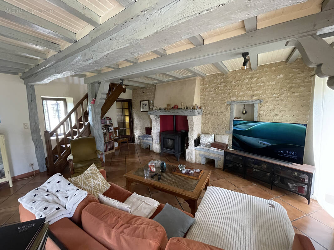 Maison à FONTAINE-LES-BASSETS