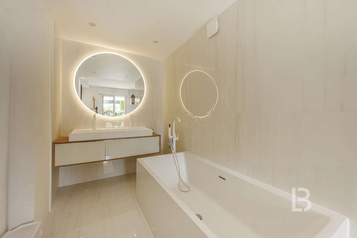 Appartement à MOUGINS