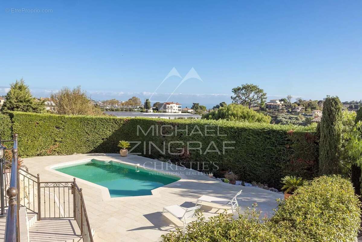 Maison à SAINT-LAURENT-DU-VAR