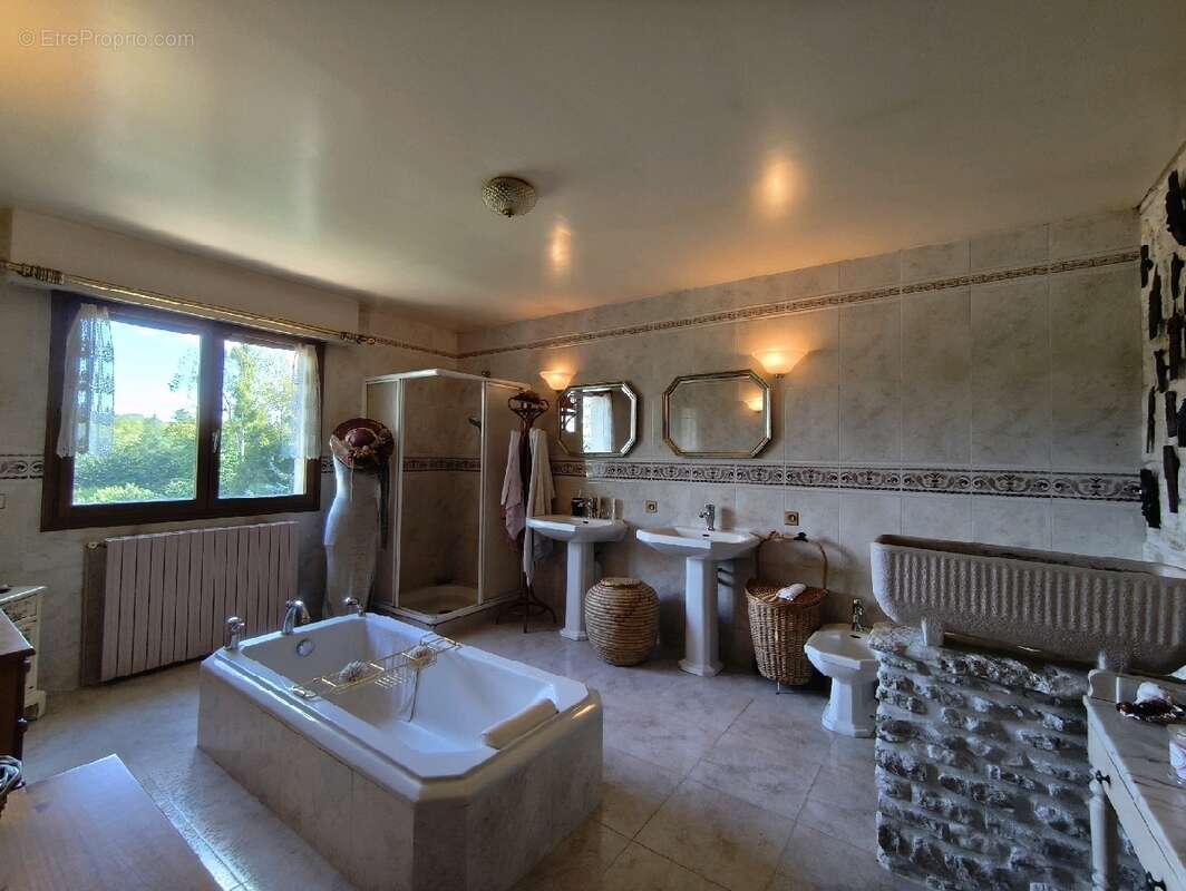 Maison à NESLES-LA-VALLEE