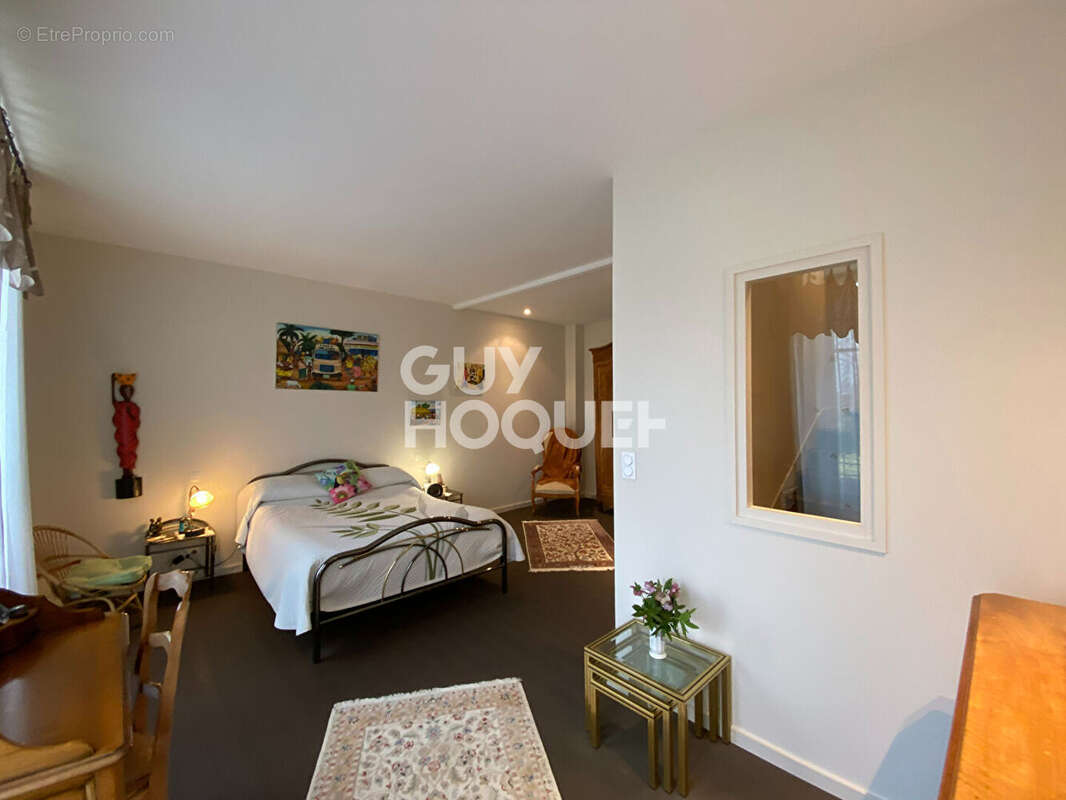 Maison à LA VILLE-ES-NONAIS