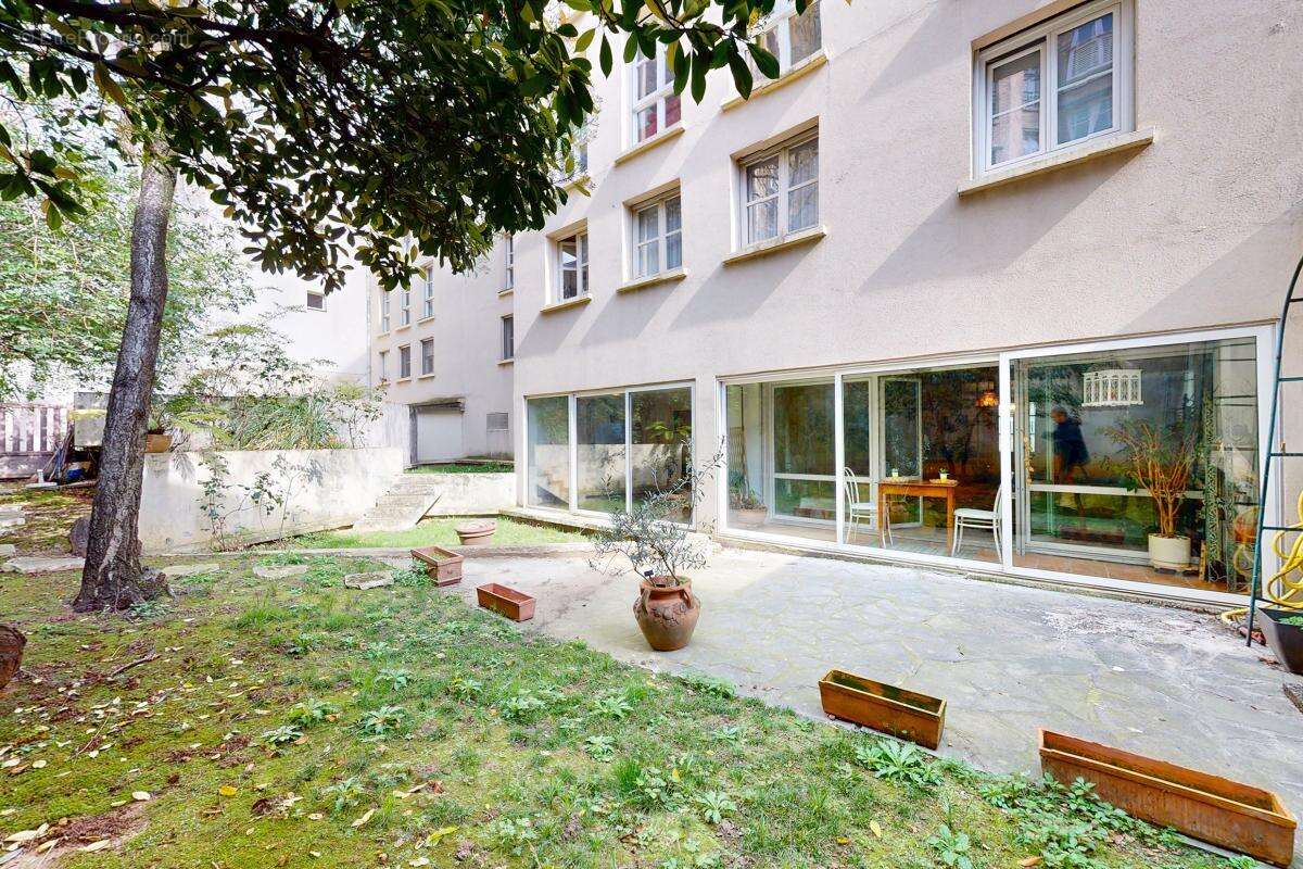 Appartement à PARIS-14E