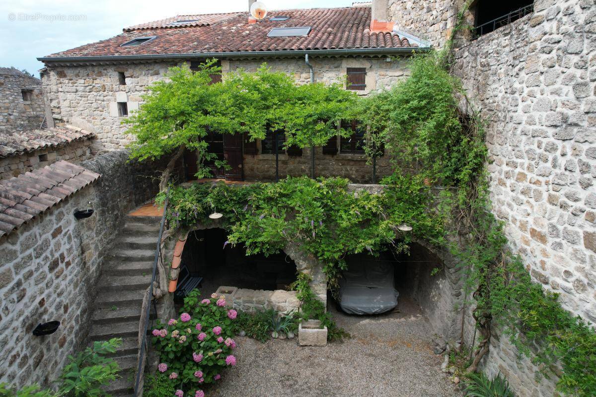 Maison à LABLACHERE