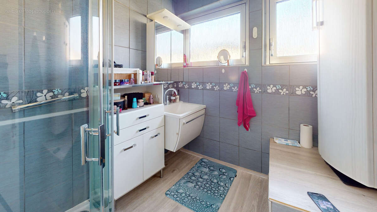 SALLE DE BAIN DOUCHE  - Maison à KINGERSHEIM