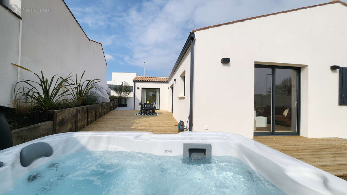 Maison à VAUX-SUR-MER