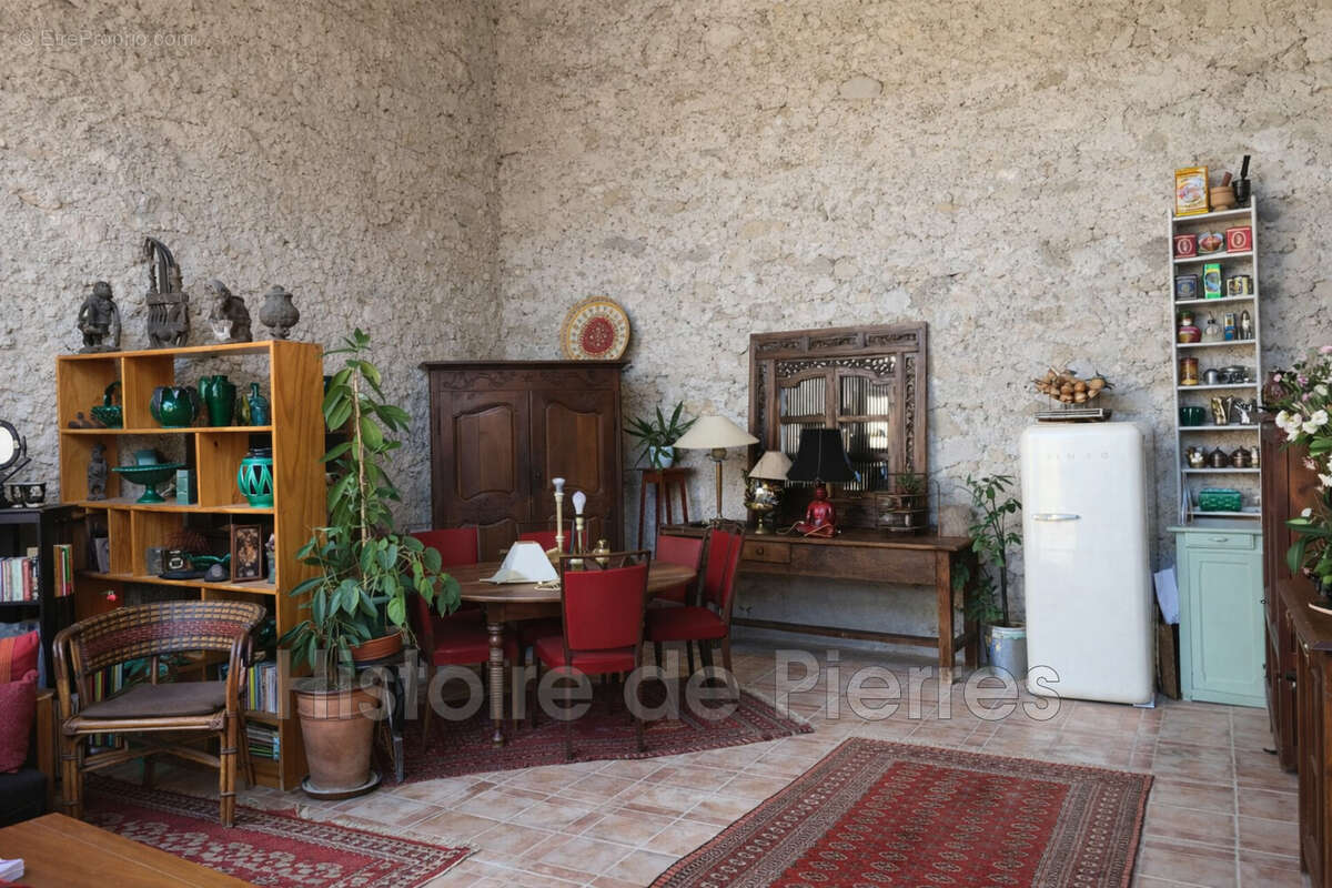 Maison à NISSAN-LEZ-ENSERUNE