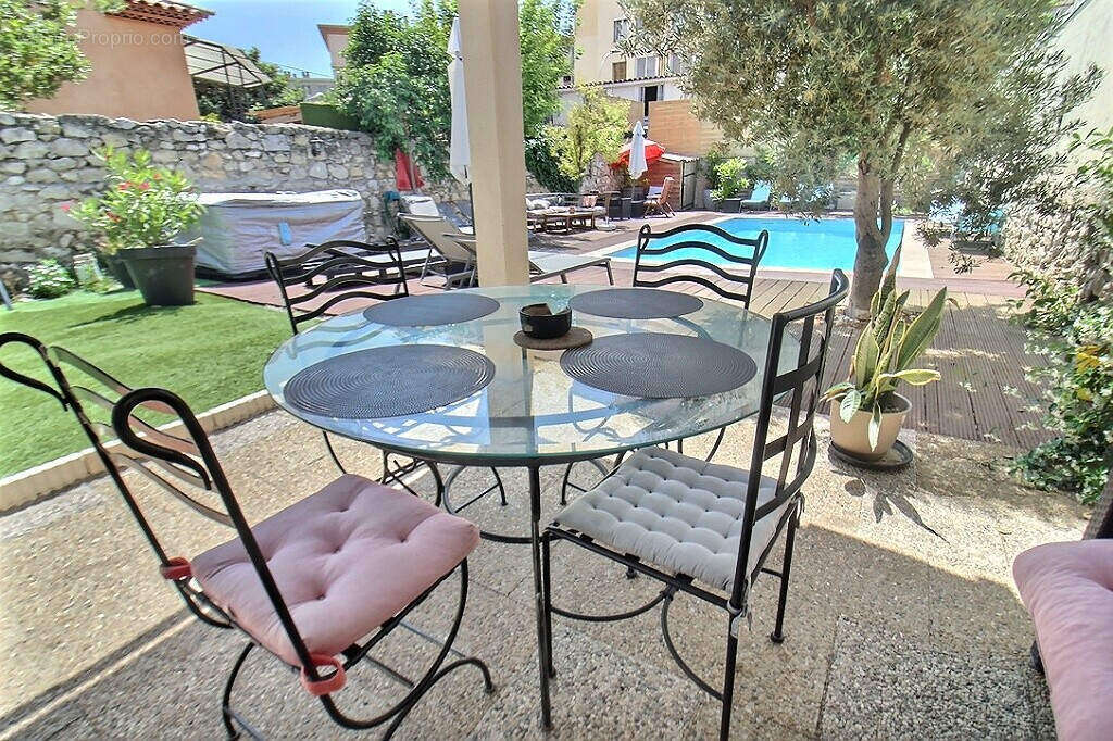 Marseille 10 - secteur larrat / romain rolland -  maison principale - 2 maisons de plain-pied independantes - piscine - jardin - - photo 8