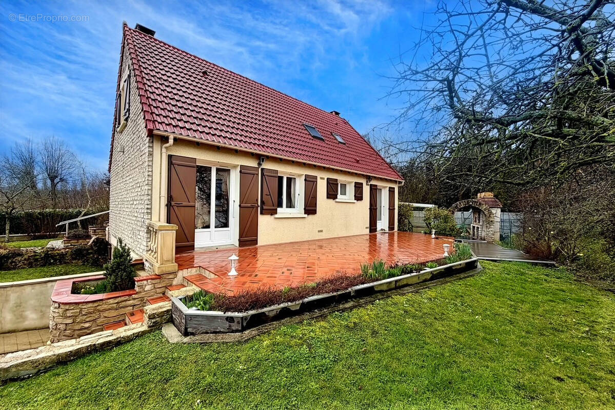 Maison à CONDE-SAINTE-LIBIAIRE