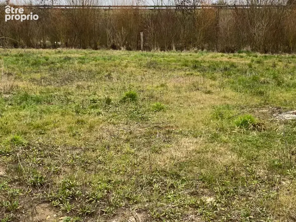 Photo Terrain à Nesles au prix de 66 000€