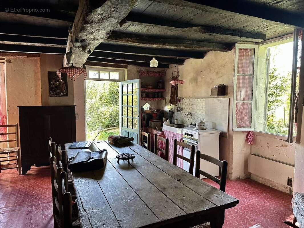 Maison traditionnelle en pierre dans un joli hameau - photo 4