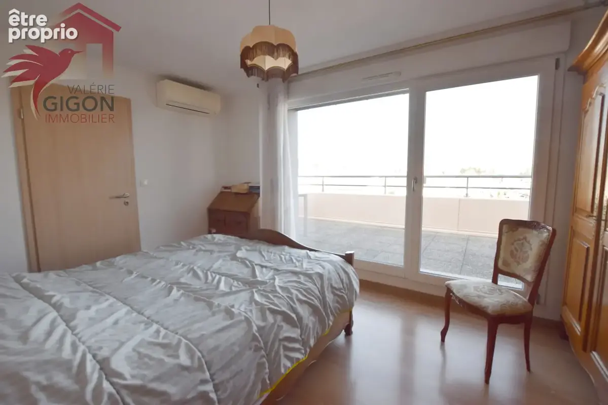 Venez découvrir EN ATTIQUE, UN SUPERBE APPARTEMENT spacieux, lumineux F6 donnant sur terrasses avec vue dégagé - photo 4