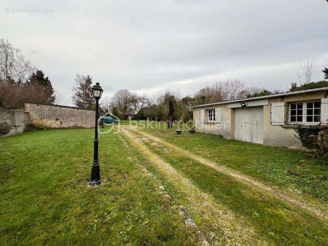 Maison à PRUNAY-LE-GILLON