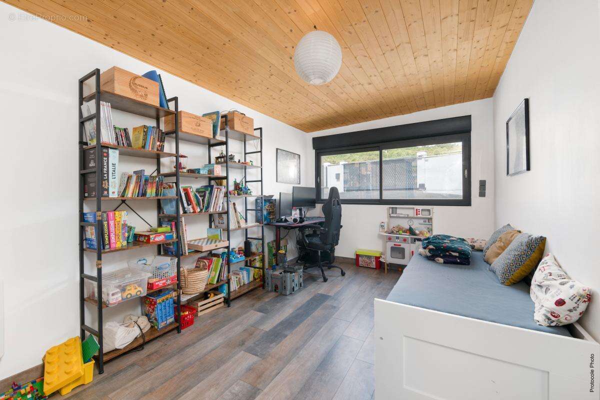Saint-Sauveur – Aux portes de Bruguières  Villa contemporaine de plain-pied de 2018 – 4 chambres – Terrain de plus de 1 000 m² – - photo 12