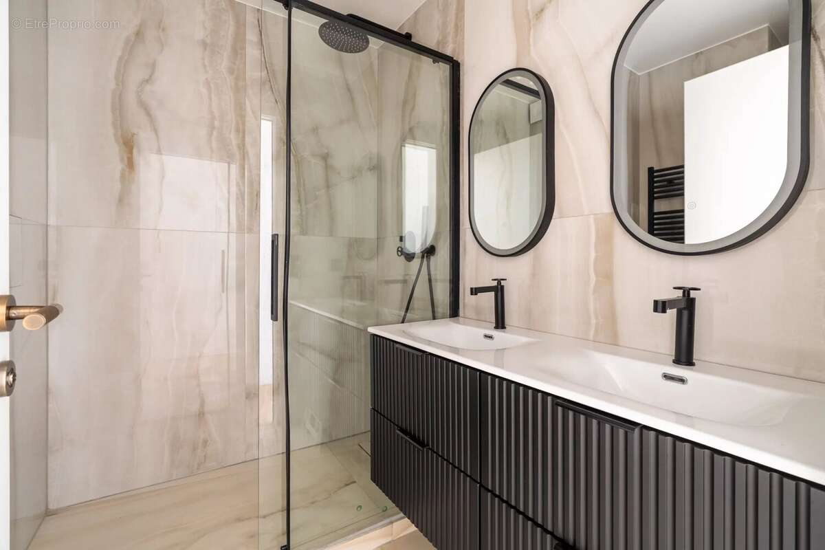 Appartement à LEVALLOIS-PERRET