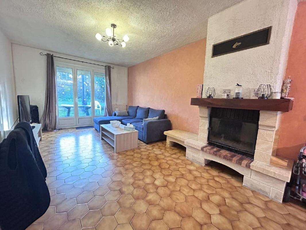 Maison à COURMELLES