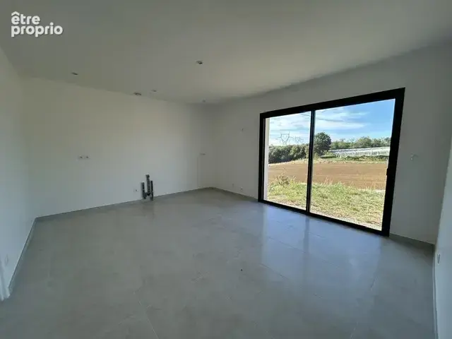Maison neuve de plain à vendre avec garage et terrain attenant - photo 6