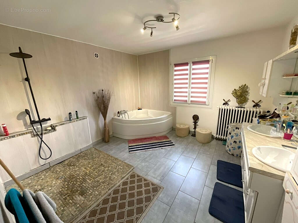 Maison à AILLEVILLERS-ET-LYAUMONT