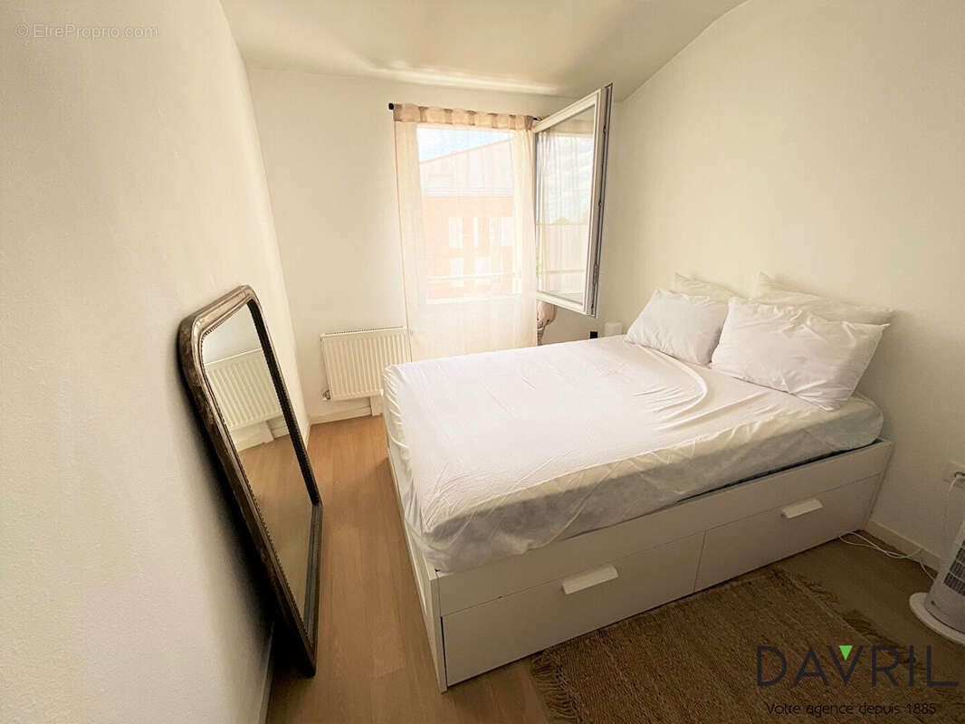Appartement à CHANTELOUP-LES-VIGNES