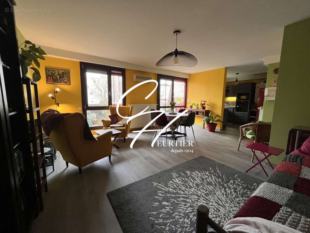 Appartement à FONTAINE