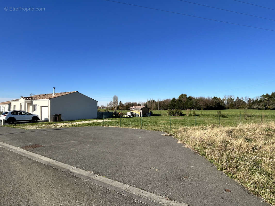 Terrain à SAINT-ANDRE-DE-LIDON