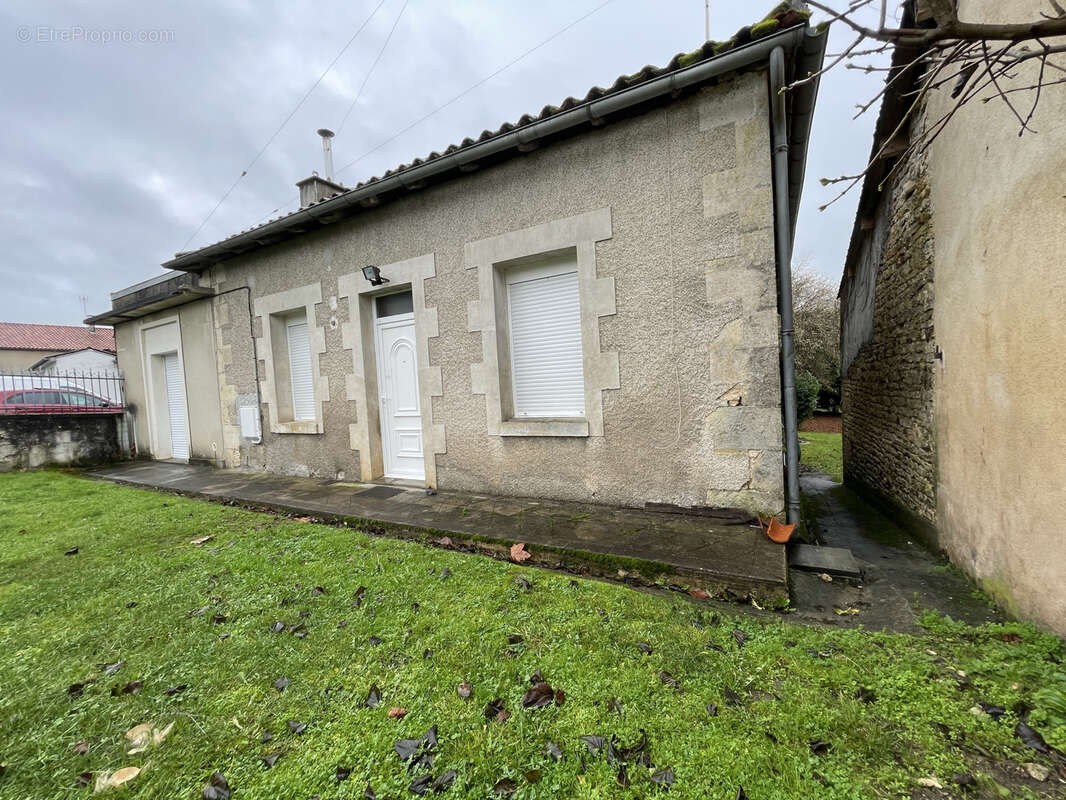 Maison à SAINT-LAURENT-DE-CERIS