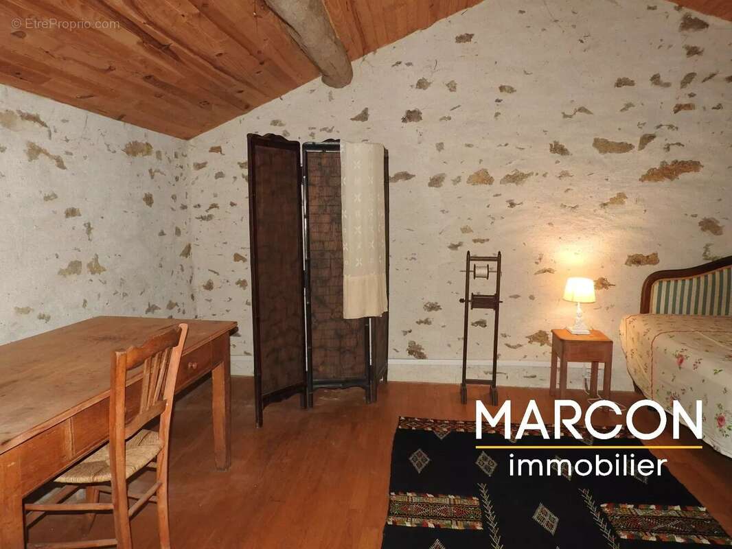 Maison à SAINT-PIERRE-BELLEVUE