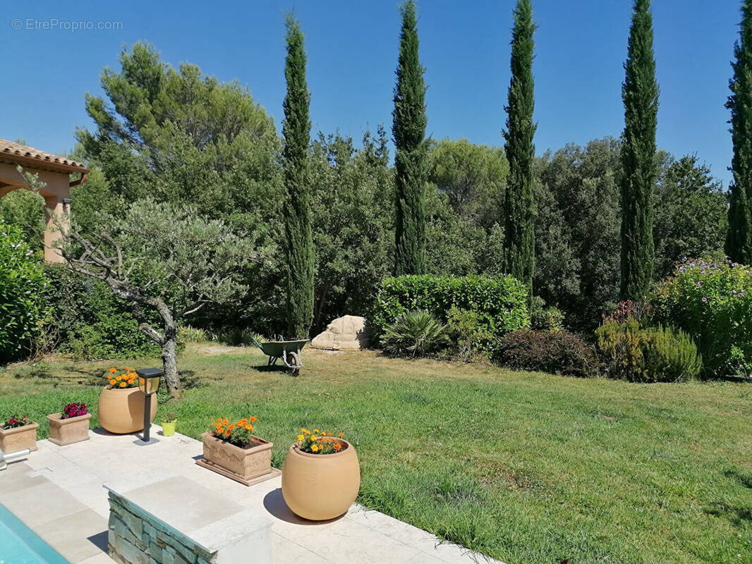 Maison à CHATEAUNEUF-LE-ROUGE