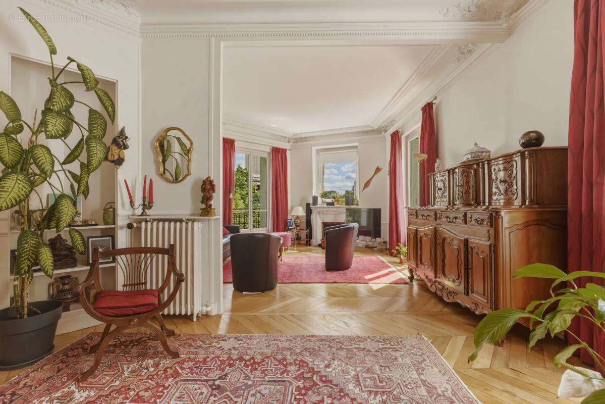 Appartement à PARIS-14E