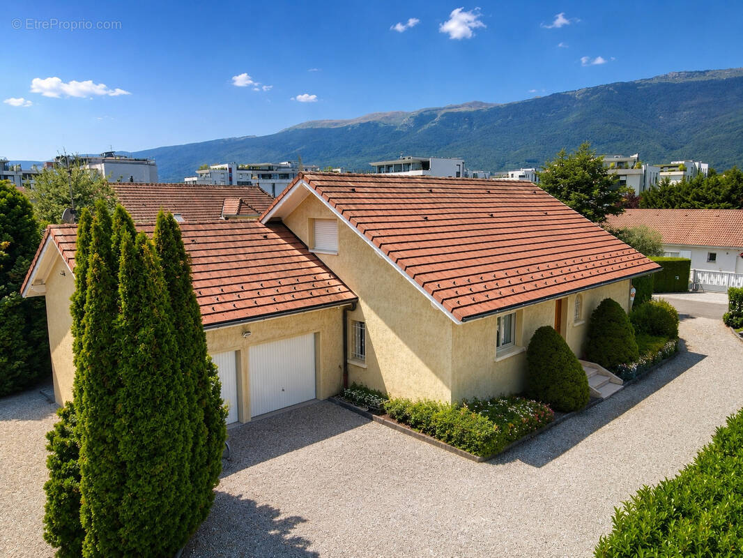Maison à SAINT-GENIS-POUILLY