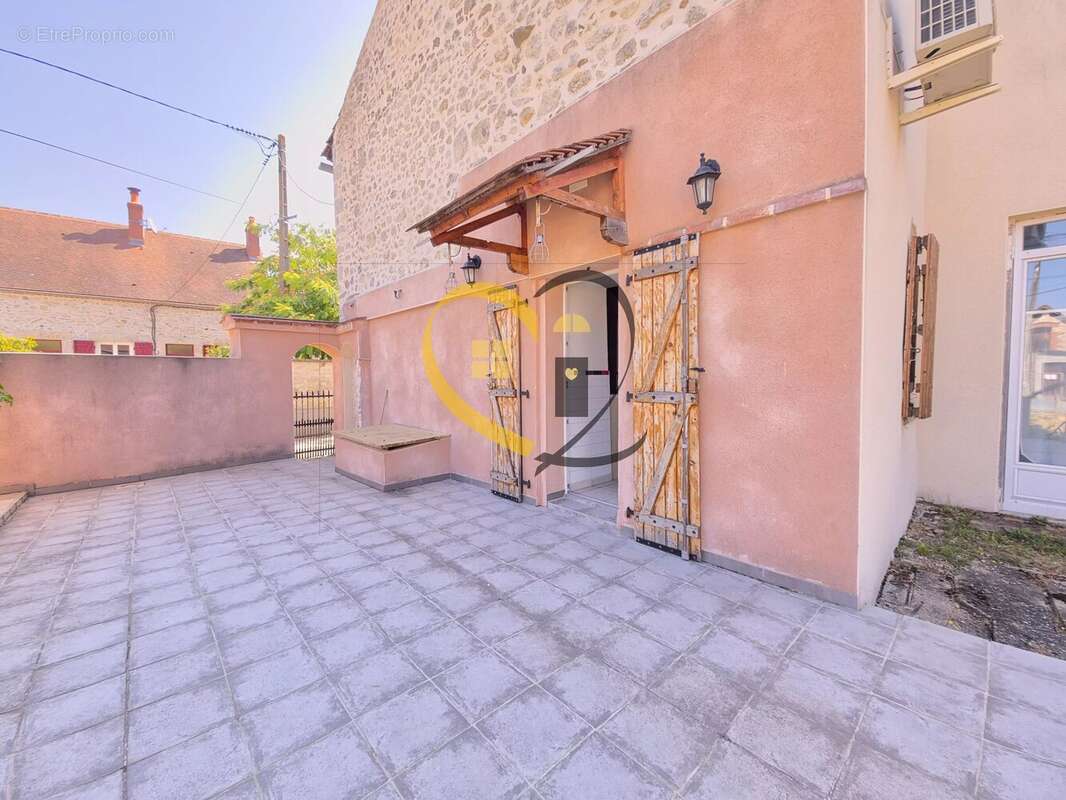 Maison de village en pierre - 124 m² - 4 chambres - terrain 2100 m² - photo 3