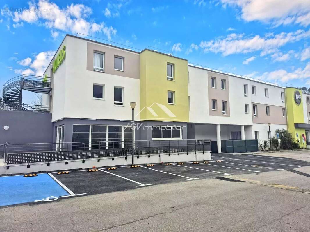 Commerce à SAINT-MARTIN-DE-VALGALGUES