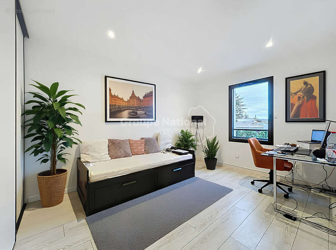 Maison à MONTELIMAR