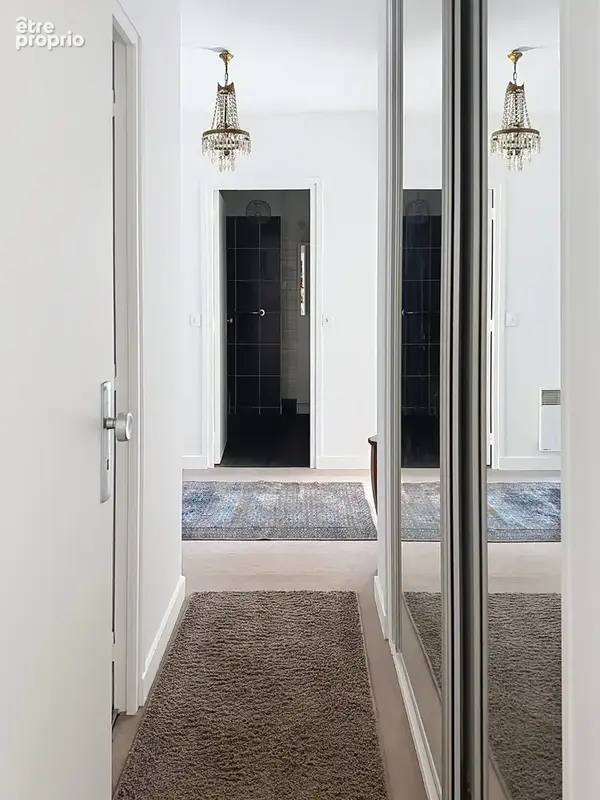 Appartement traversant de 137 m2 ascenseur, balcon terrasse, cave et box - photo 9