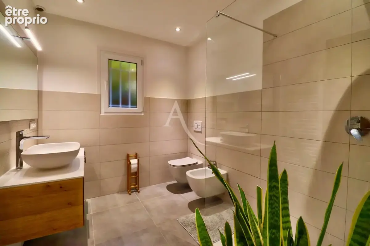 Villa de 180 m2 avec piscine jardin 1800m2 au calme panneaux solaires - photo 12