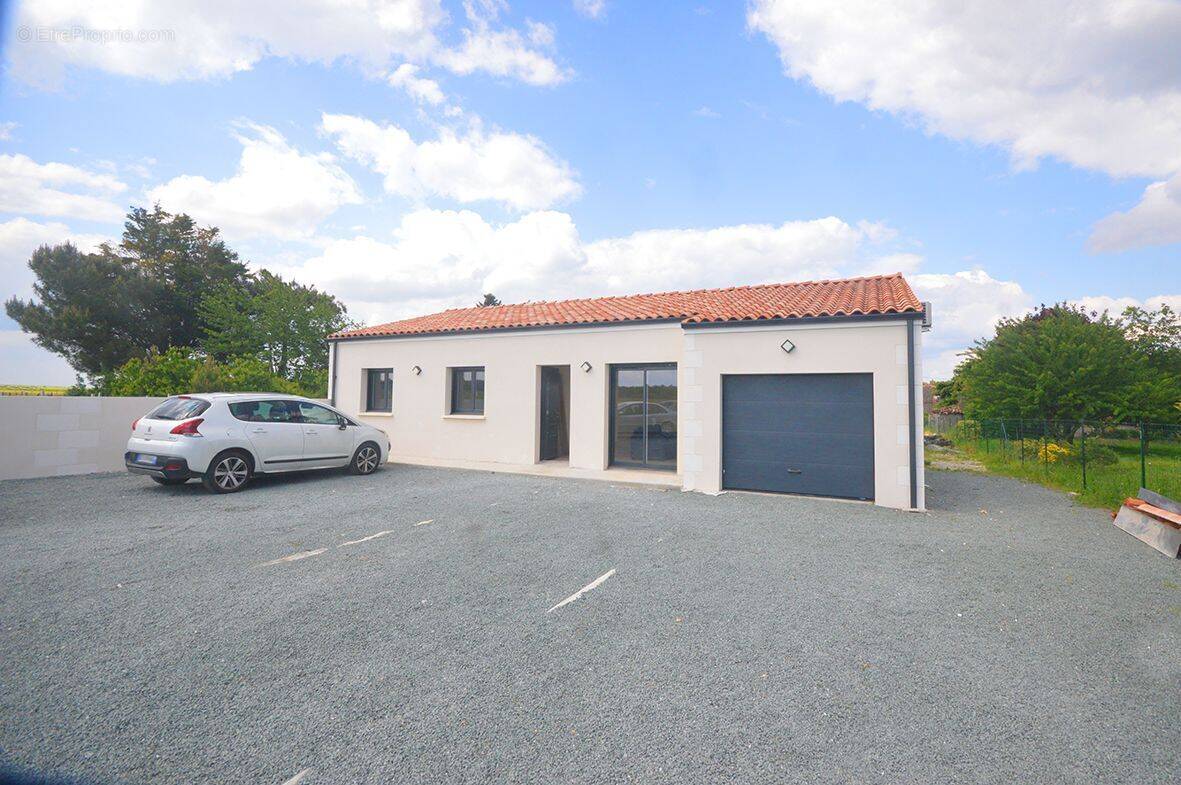 Maison à COZES