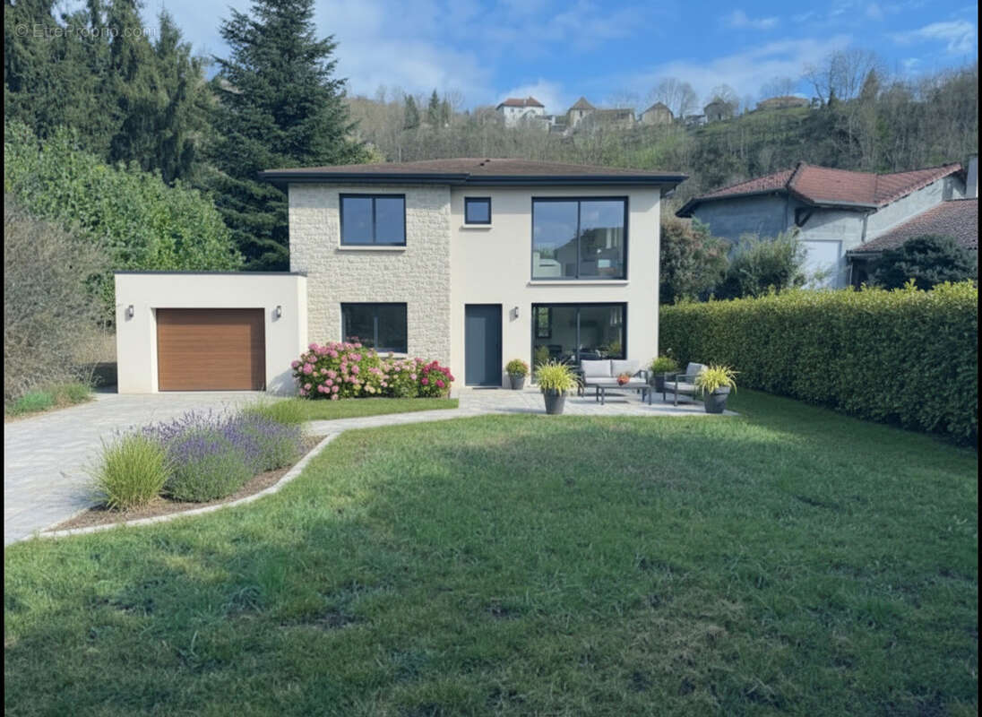 Terrain à SAINT-CHEF