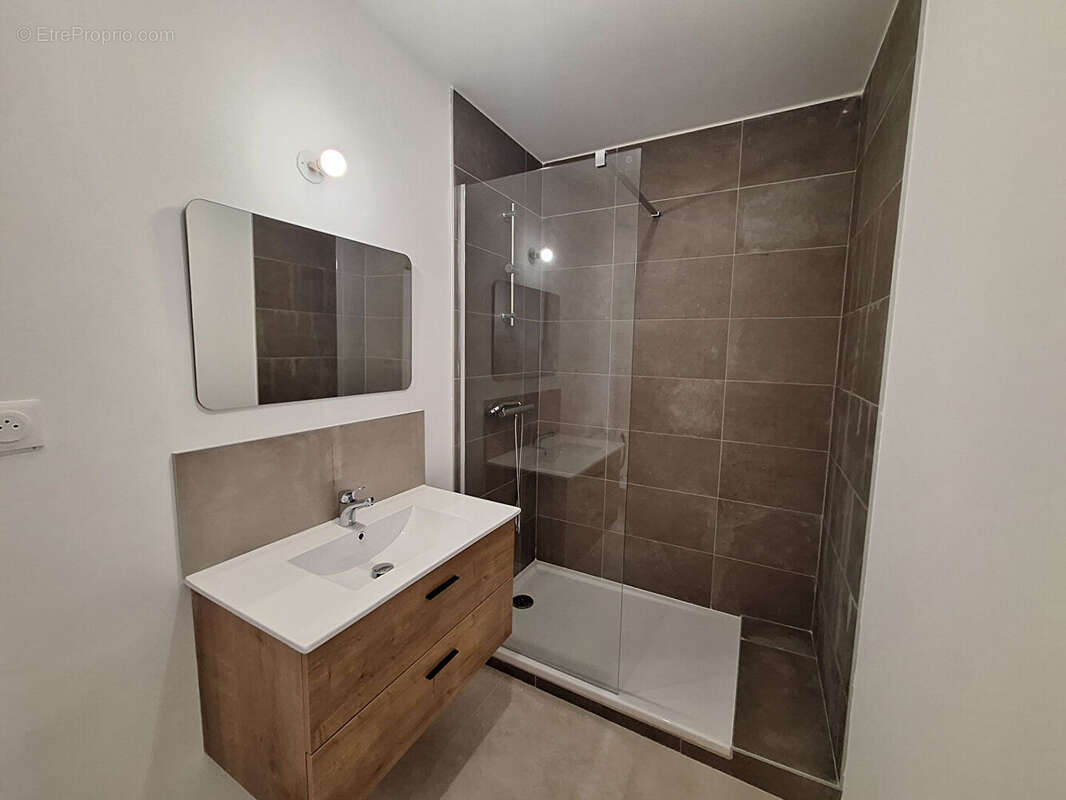 Appartement à SUZE-LA-ROUSSE