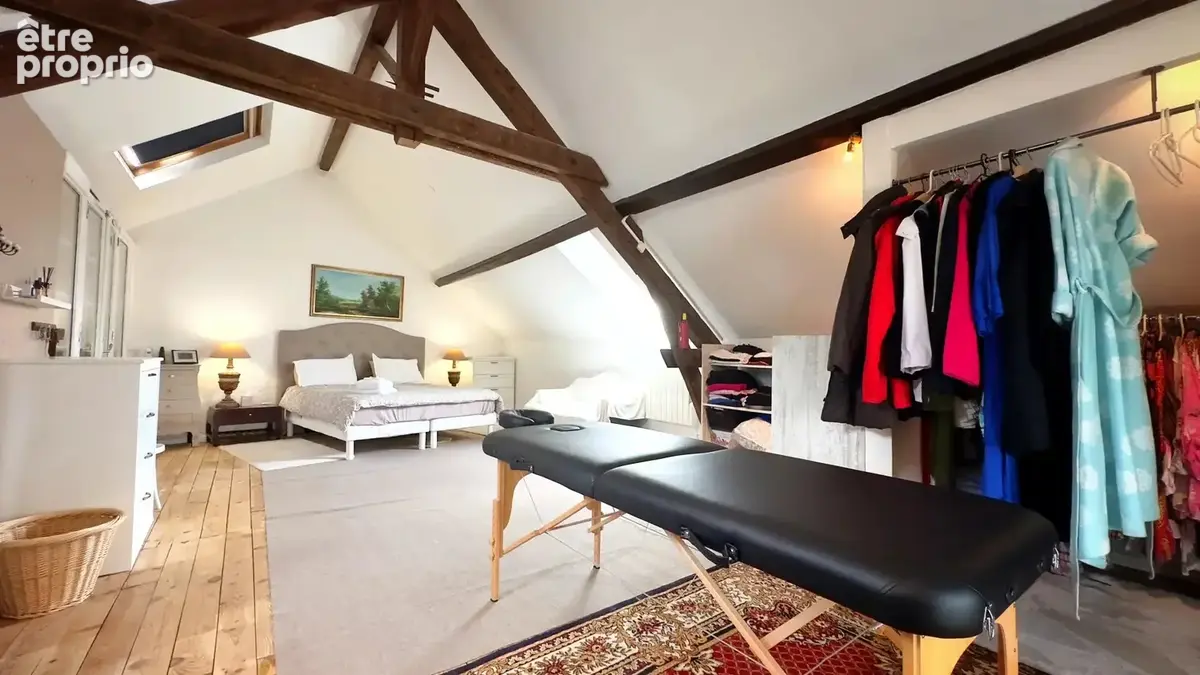 Spacieuse maison de village rénovée avec une grande grange et un généreux jardin intérieur - photo 11