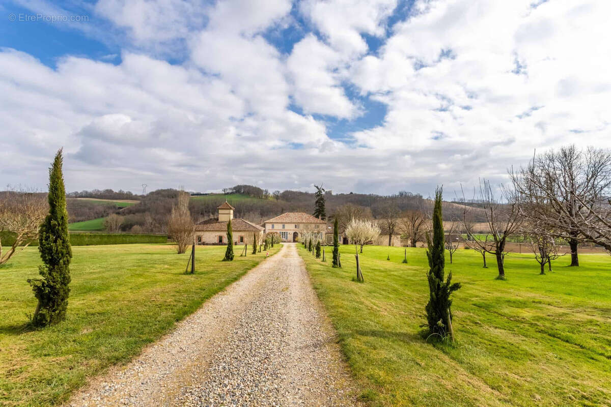 Domaine rural avec installations équestres et lac - photo 19