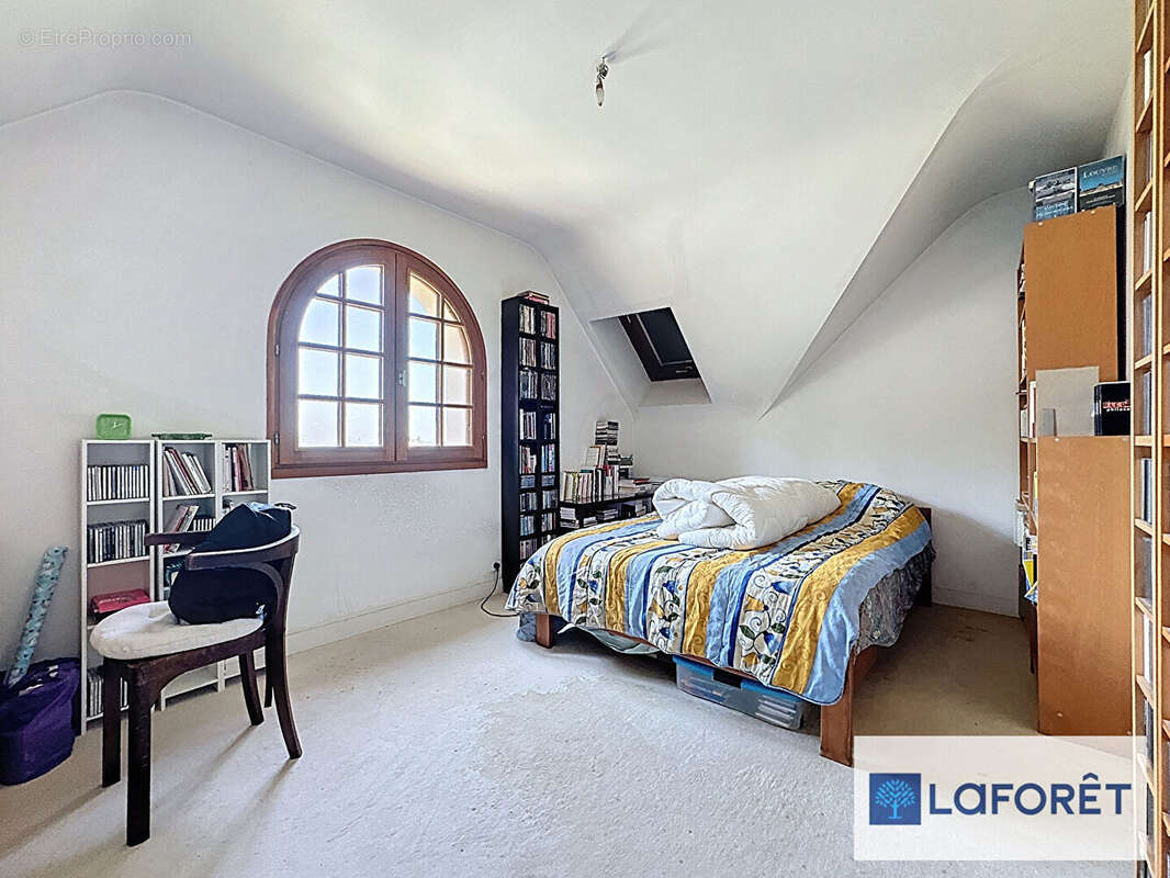 Maison à BAZOCHES-SUR-GUYONNE