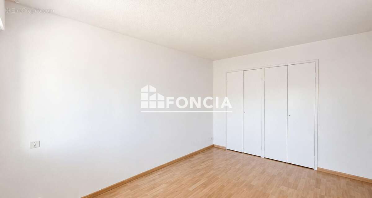 À vendre t2 + parking + cave - photo 3